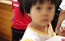 Đầy rẫy bé gái "khoe" vàng sau vụ bắt cóc chấn động