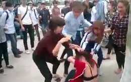 Cô gái bị nhóm nữ sinh đánh, lột trần giữa đường
