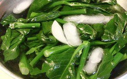 Bí quyết luộc rau giữ màu xanh hấp dẫn