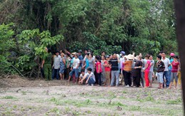 Cô gái trẻ chết ngồi trong khu đất hoang