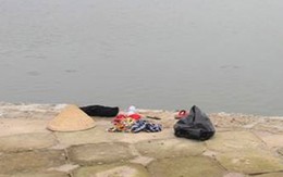 Hãi hùng phát hiện xác nổi trên hồ Linh Đàm