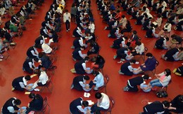 Xúc động những hình ảnh trong lễ rửa chân cho mẹ ở Hàn Quốc
