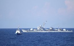 Tàu Trung Quốc hung hăng lao về phía tàu Việt Nam