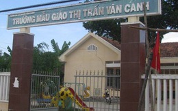 Bé 4 tuổi bị cô giáo nhốt vào nhà vệ sinh