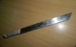 Một phụ nữ bị chém liên tiếp bằng mã tấu