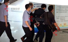 Bị bố đánh chết vì chép bài tập về nhà của bạn