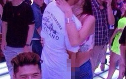 Đỏ mặt cảnh thanh niên "sàm sỡ" bạn gái chỗ đông người