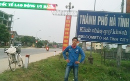 Chàng trai một mình đạp xe vượt 450km để viếng mộ Đại tướng