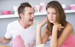 Chăm hai đứa con vẫn bị chồng rủa vô tích sự