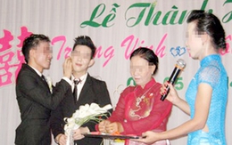 Hiếu kỳ xem hai chàng trai tổ chức tiệc cưới tại Mỹ Tho