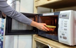 Nguy hại tiềm ẩn trong lò vi sóng