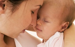Con trai mới sinh giống sếp cũ như đúc