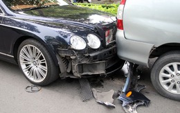 Bentley biển tứ quý chục tỷ đồng bị đâm nát đầu và đuôi
