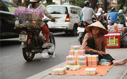 Sự thật nhức nhối phía sau những ông bà cụ bán tăm bông ở Sài Gòn