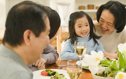 Thú nhận khủng khiếp của con dâu dạy con thù bà nội