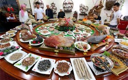 Kỳ lạ bàn tiệc hảo hạng làm từ... đá