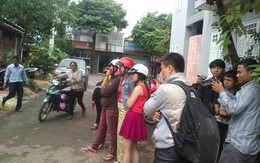 Thi thể người đàn ông chết bốc mùi trên sàn nhà