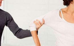 Bị chồng dùng kéo đâm chết vì dám gửi đơn ly hôn