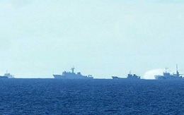 Đá, chai lọ từ tàu Trung Quốc ném sang tàu Việt Nam