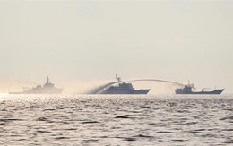 Tàu Trung Quốc điên cuồng đâm thủng tàu Việt Nam