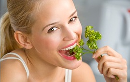 8 cách chống lại thủ phạm gây hôi miệng