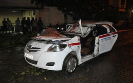 Đua nhau kể chuyện suýt chết vì giông kinh hoàng ở Hà Nội