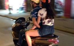 Nhức mắt hình ảnh nam thanh niên sờ soạng bạn gái khi đi xe máy