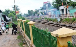 Nằm trên đường ray khi tàu hỏa đang lao đến