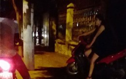 Kiều nữ cưỡi SH “mời” khách “chơi của lạ” giữa đường