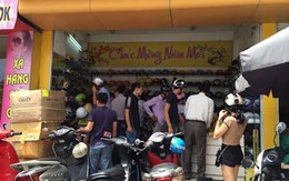 Sợ bị phạt, chen nhau mua mũ bảo hiểm xịn