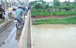 Đánh người giải cứu, nam thanh niên nhảy sông tự tử