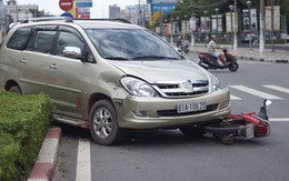 Ôtô lao qua dải phân cách tông 2 phụ nữ