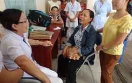 Cháu bé bị bỏ rơi, cơ thể đầy kiến: Người hàng xóm nhận là con mình