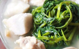 Canh khoai sọ nấu sườn ngọt lành dân dã