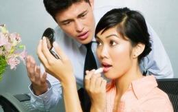 Chồng hay ghen, xét nét cả trang phục, màu son của vợ