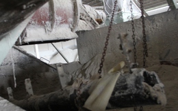 Một người chết bất thường trong máng sấy xác mì