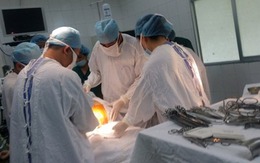 Mang khối u khổng lồ, bị thầy lang phán có bầu sinh 3!
