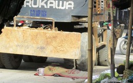 Ông già ăn xin chết thảm dưới bánh xe máy ủi