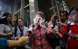 Vụ máy bay MH17 rơi: Thân nhân hành khách khóc òa trước tin dữ