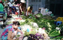 Người Hà Nội đổ xô đi mua thực phẩm tích trữ phòng bão