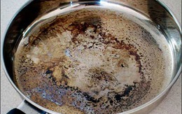 Mẹo hay đánh bay những mảng đen khi nấu thức ăn bị cháy
