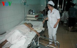 Mẹ lao vào lửa cố cứu con gái tự thiêu