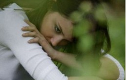 Chồng bỏ đi với bồ, vợ ở lại chăm mẹ chồng như mẹ đẻ