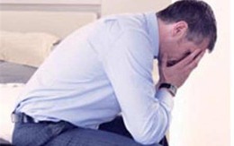 Đau khổ nhìn vợ đi lấy chồng