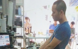 Gí dao, nhốt chủ cửa hàng vào nhà vệ sinh để cướp
