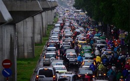 Hàng loạt tuyến phố Hà Nội tê liệt vì mưa, ngập