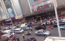 Sát thủ cầm dao chém người hàng loạt trong trung tâm mua sắm