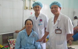 Cứu sống bệnh nhân có khối u chứa đầy xương và lông