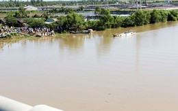 Tìm thấy thi thể cô gái lái xế hộp lên cầu tự tử