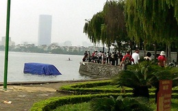 Hà Nội: Ô tô “hạ cánh” xuống hồ Tây